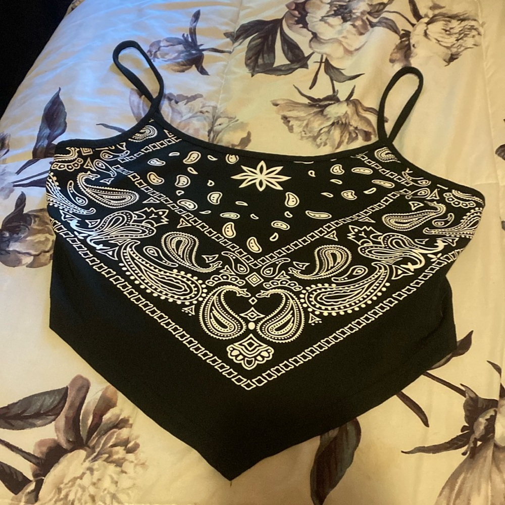 Cropped bandanda shirt